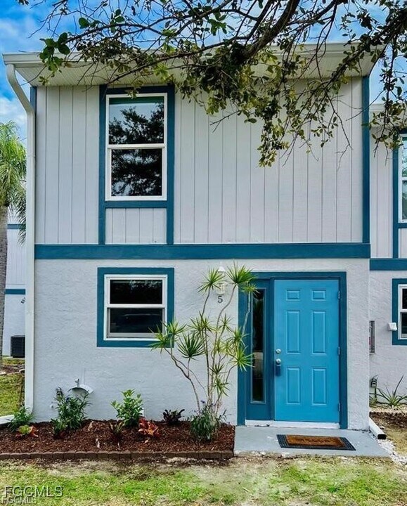 13446 Heald Ln in Ft. Myers, FL - Building Photo