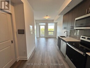 3240 William Coltson Ave in Oakville, ON - Building Photo - Building Photo