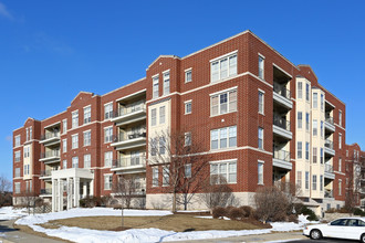 Astor Place in Wheeling, IL - Foto de edificio - Building Photo