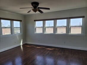 1930 S Longwood Ave, Unit 1930 in Los Angeles, CA - Building Photo - Building Photo