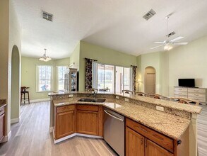 218 N Hampton Dr in Davenport, FL - Building Photo - Building Photo
