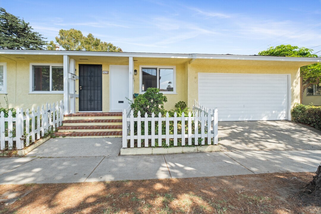 9620 Braddock Dr in Culver City, CA - Building Photo