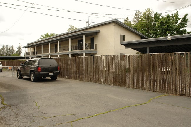 San Souci Apartments in Spokane, WA - Building Photo - Building Photo