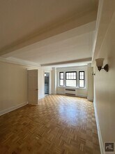 Christopher Street, Unit 5N in New York, NY - Foto de edificio - Building Photo