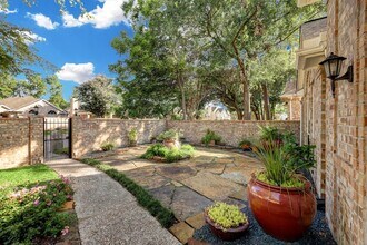 5022 Coral Gables Dr in Houston, TX - Building Photo - Building Photo