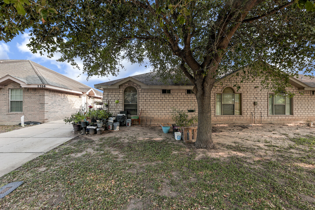 1404 Prosperity Dr in Edinburg, TX - Building Photo