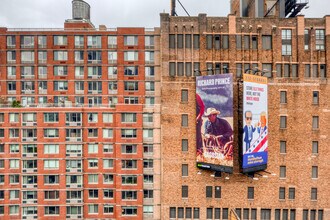 535 W 23 St in New York, NY - Building Photo - Building Photo