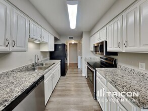 828 W Embercrest Dr in Arlington, TX - Building Photo - Building Photo