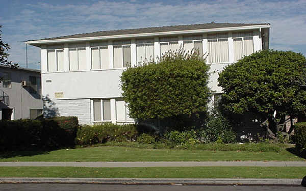 735 E Carson St in Long Beach, CA - Foto de edificio