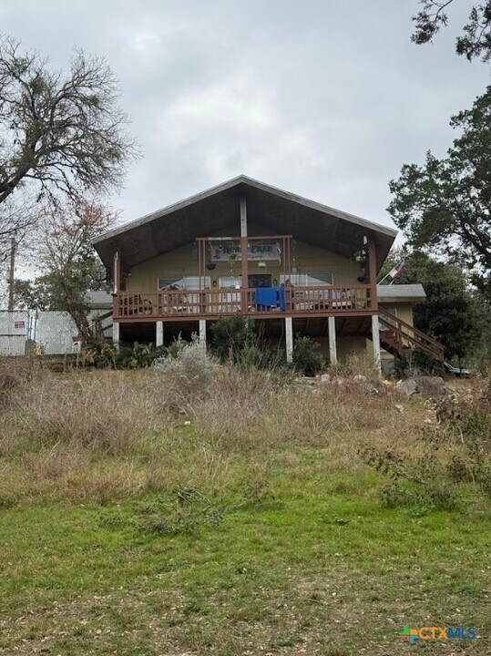 1800 Charter Oak Dr in Canyon Lake, TX - Building Photo