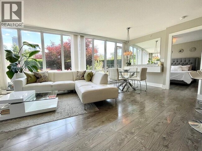 4189 Halifax St in Burnaby, BC - Building Photo - Building Photo