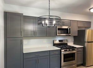 1500 Robin Cir, Unit 308 in Hoffman Estates, IL - Building Photo - Building Photo