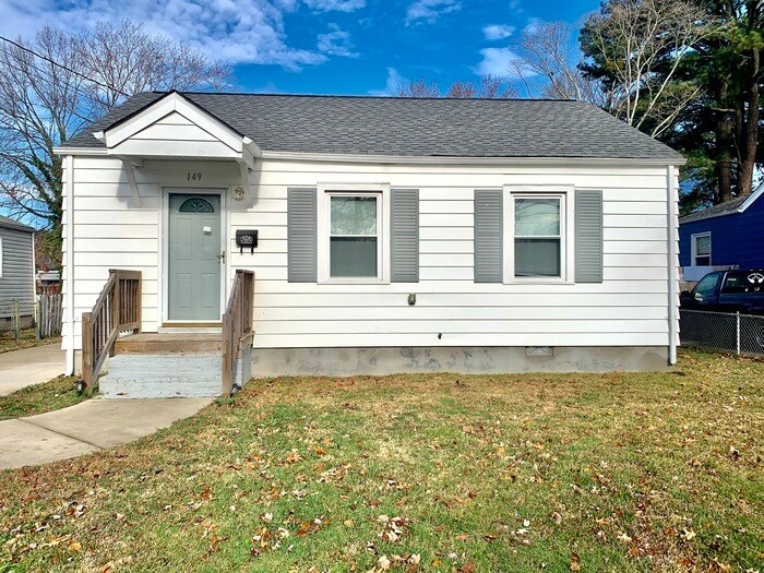 149 Chichester Ave in Hampton, VA - Building Photo