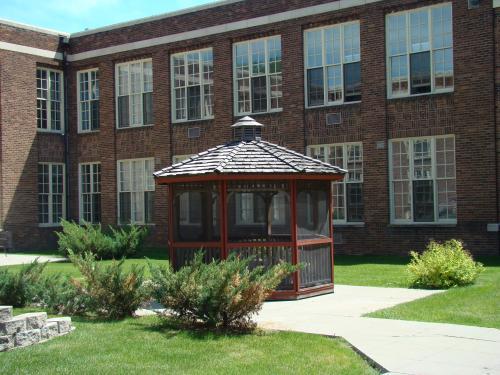 Alcott Manor in Grand Forks, ND - Building Photo - Building Photo