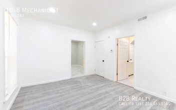 1048 Mechanic St in Grafton, OH - Building Photo - Building Photo