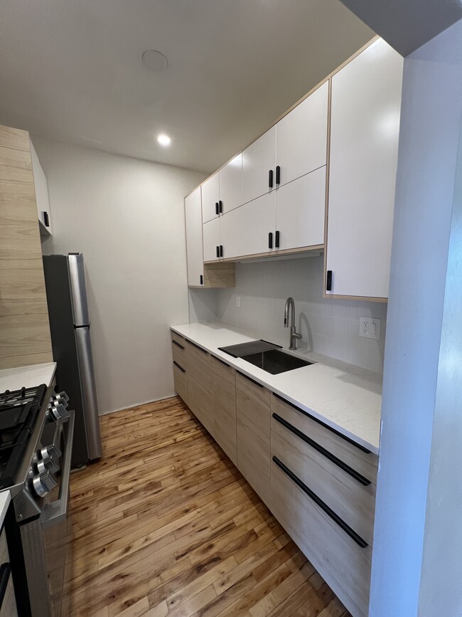 459 Massachusetts Ave, Unit 4 in Boston, MA - Building Photo - Building Photo