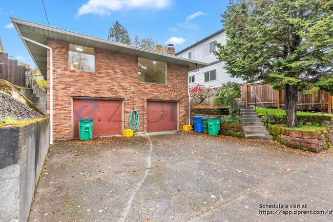 242 NE 61st Ave in Portland, OR - Building Photo - Building Photo