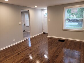 8617 S Bennett Ave in Chicago, IL - Building Photo - Building Photo