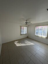 967 E Camino Parocela, Unit 1 in Palm Springs, CA - Foto de edificio - Building Photo