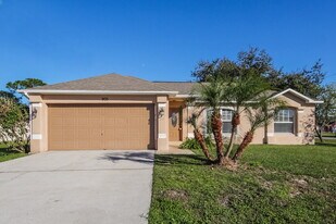 905 Derbyshire Dr in Kissimmee, FL - Building Photo