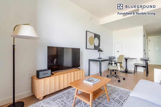 478 Kent Ave in Brooklyn, NY - Foto de edificio - Building Photo