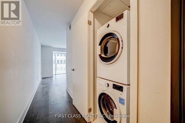 955 Bay St. in Toronto, ON - Building Photo - Building Photo