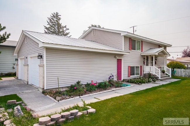 property at 740 Garfield St