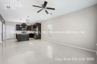 102 Teak Dr, Unit 1 in Edinburg, TX - Foto de edificio - Building Photo