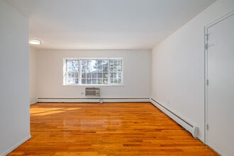 Oak Terrace in Hackensack, NJ - Foto de edificio - Interior Photo