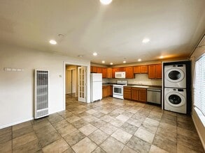 705 Carlin Ct in Petaluma, CA - Building Photo - Building Photo