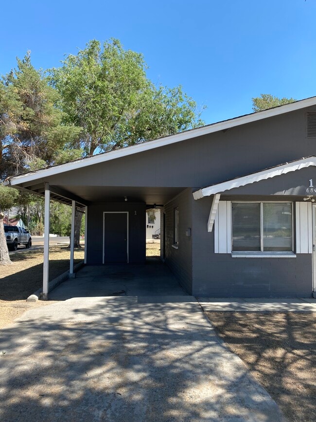 684 Cedar St, Unit 2 in Elko, NV - Building Photo - Building Photo