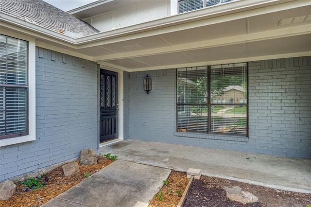 1700 Tree House Ln in Plano, TX - Foto de edificio - Building Photo