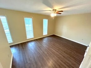 5300 Pipers Gap Dr in Memphis, TN - Building Photo - Building Photo