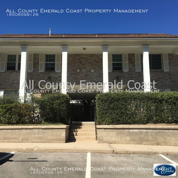 105 Country Club Dr in Niceville, FL - Building Photo