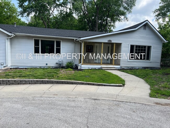 310 W Poplar St in Olathe, KS - Building Photo - Building Photo