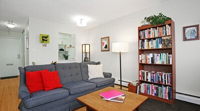 1355 Pendrell St in Vancouver, BC - Building Photo - Building Photo