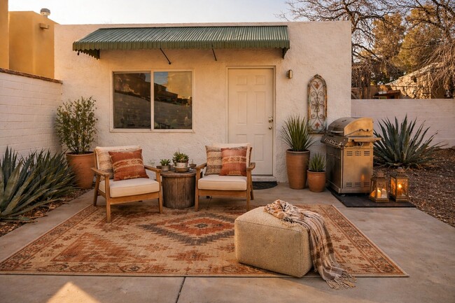 property at 2416 E Mabel St