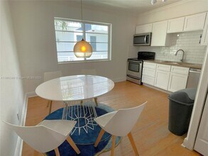 1960 Biarritz Dr in Miami, FL - Building Photo - Building Photo