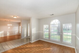 8234 Worthington Dr in Houston, TX - Building Photo - Building Photo