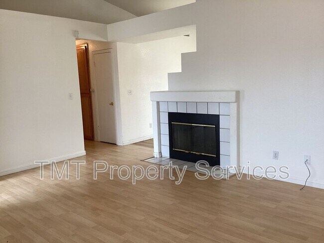 8587 New Island Way in Sacramento, CA - Building Photo - Building Photo