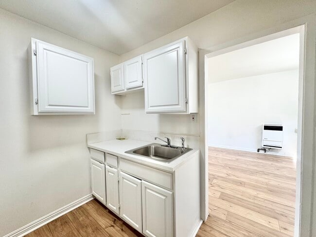 1415 N Hobart Blvd in Los Angeles, CA - Building Photo - Building Photo