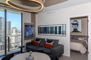 121 NE 5th St, Unit SI FL26-ID1538867P in Miami, FL - Building Photo