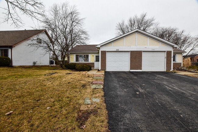 3447 Fox Hill Rd in Aurora, IL - Building Photo - Building Photo