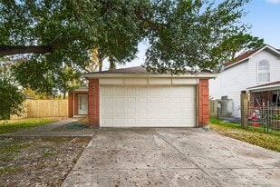 16022 Old River Rd in Channelview, TX - Building Photo