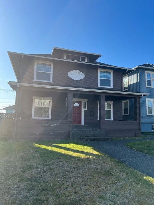 2410 Hoyt Ave in Everett, WA - Building Photo