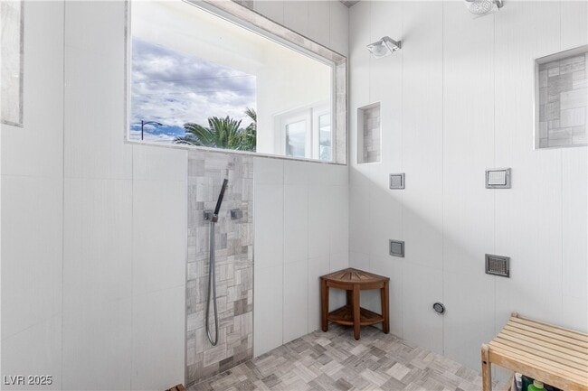 property at 7270 Loma Alta Cir