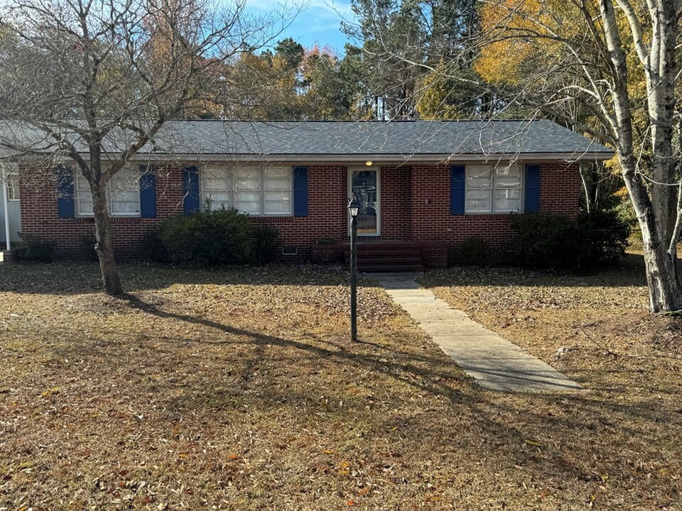 287 Manchester Dr in Manning, SC - Building Photo