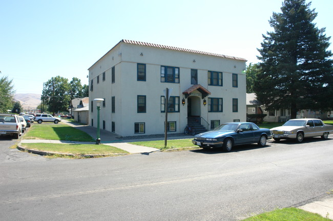 415 N Naches in Yakima, WA - Foto de edificio - Building Photo