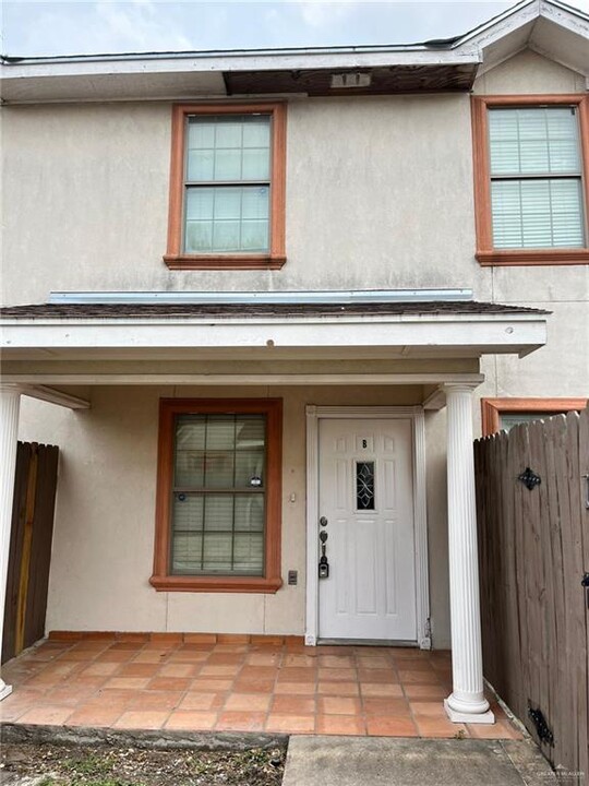 211 Baltic Ave in Edinburg, TX - Building Photo