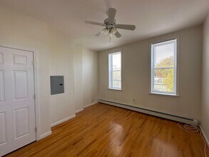 275 Webster Ave in Jersey City, NJ - Building Photo - Building Photo